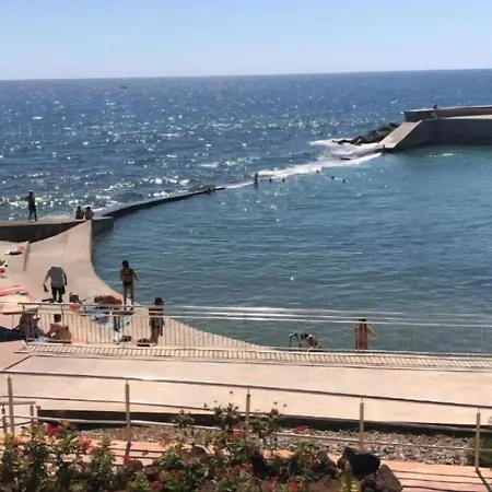 Sea View 4 *